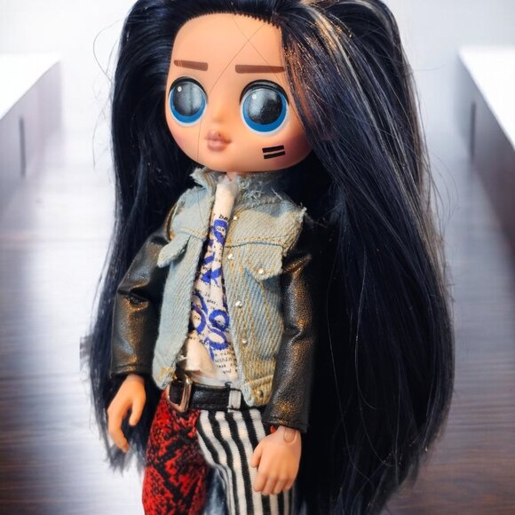 L.O.L. Surprise! O.M.G. Remix Rocker Boi Fashion Doll - Picture 8 of 11